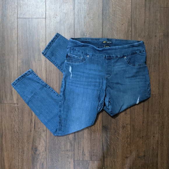 Lee Denim - Lee Petites Distress Pull-On Sculpting Skinny Jean